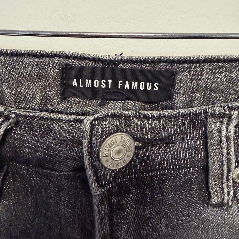 Juniors Almost Famous Skinny Jeans Size 3 Gray Distressed - Picture 2 of 13